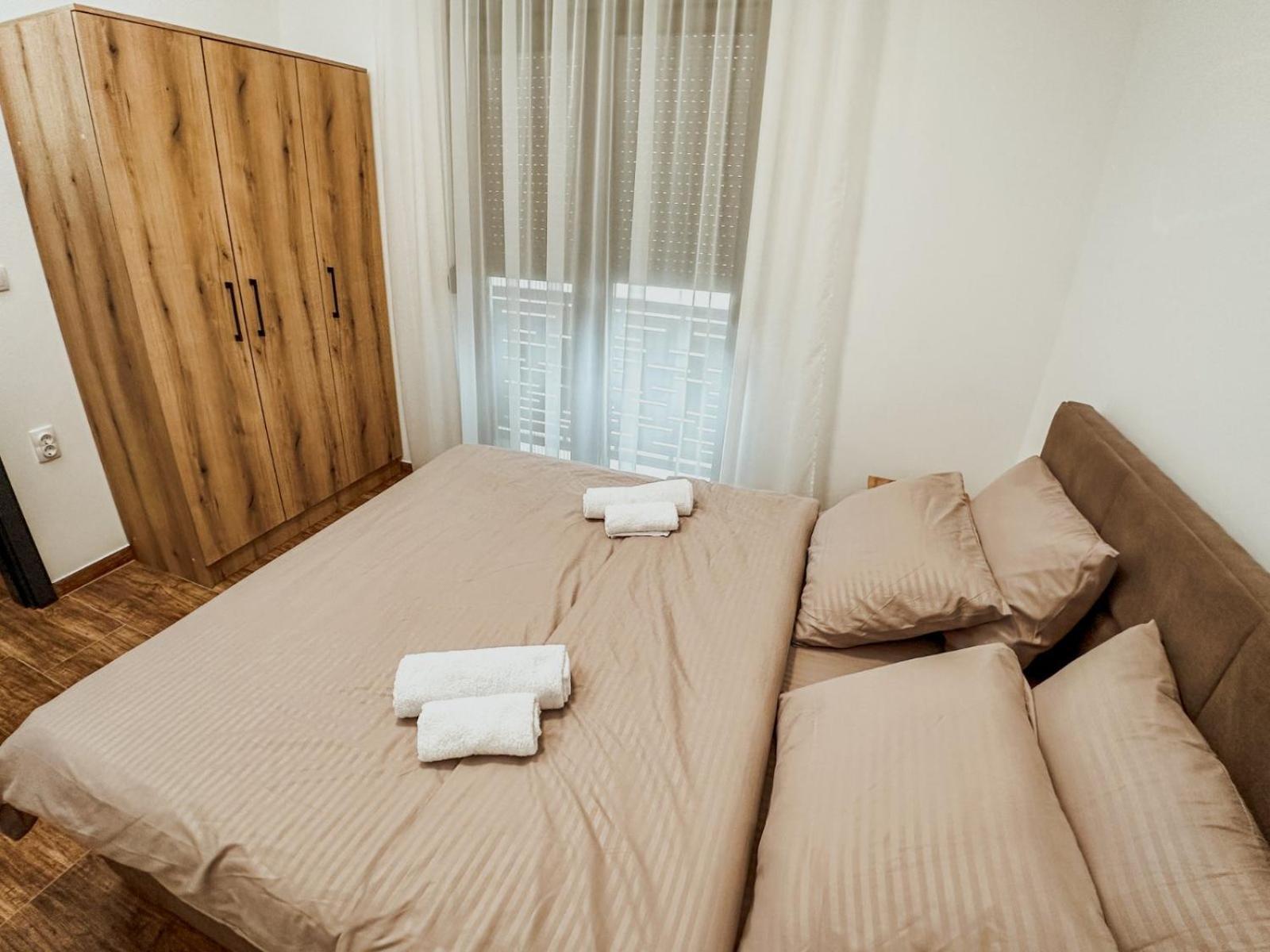 Kiko Apartmani Lux 兹雷尼亚宁 外观 照片
