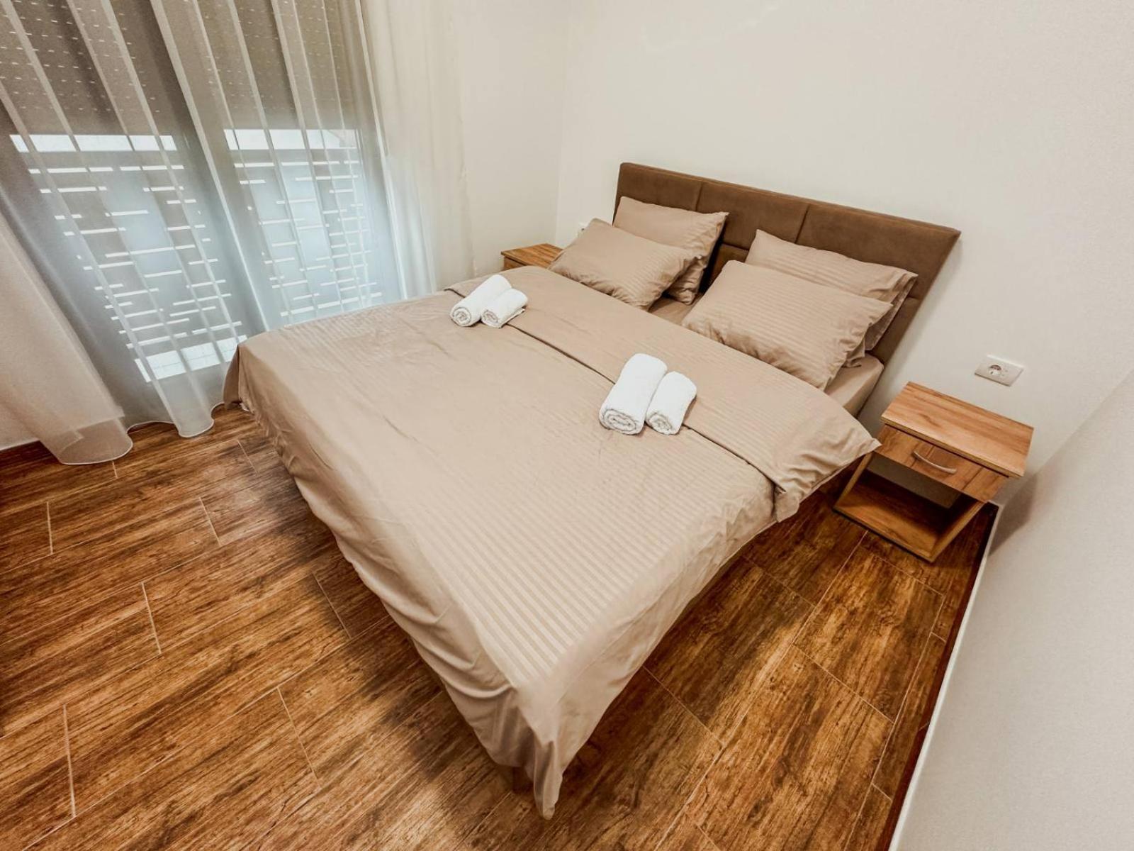Kiko Apartmani Lux 兹雷尼亚宁 外观 照片