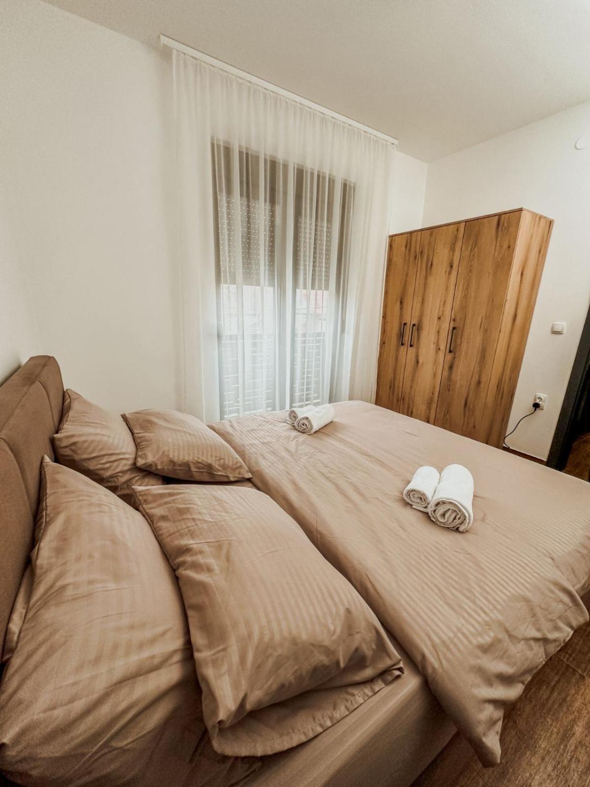 Kiko Apartmani Lux 兹雷尼亚宁 外观 照片
