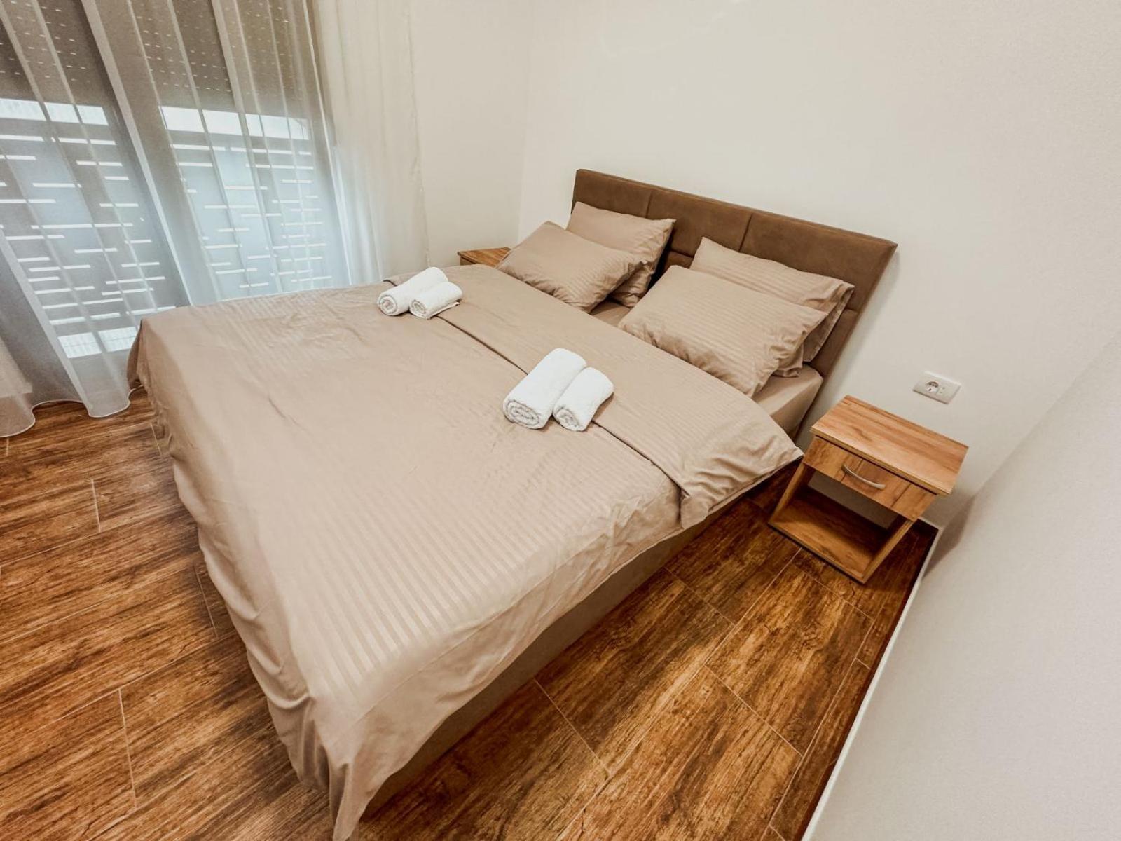 Kiko Apartmani Lux 兹雷尼亚宁 外观 照片