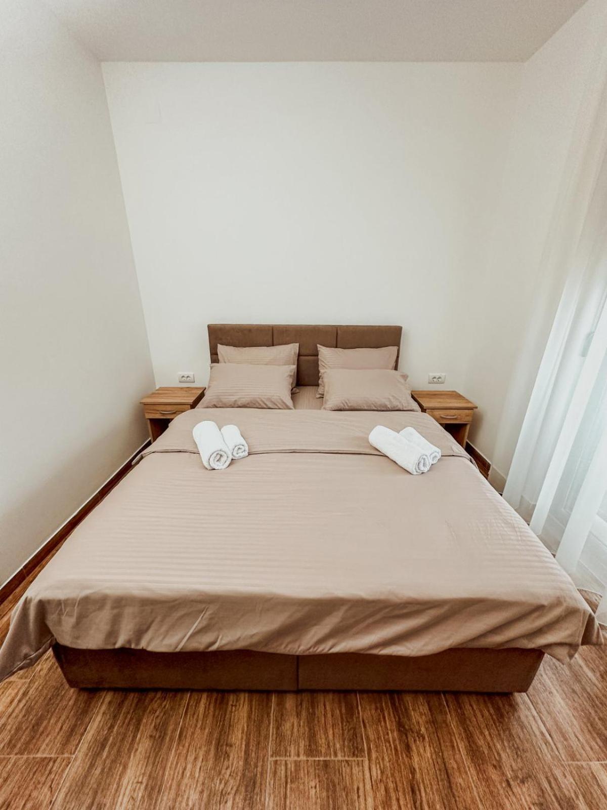 Kiko Apartmani Lux 兹雷尼亚宁 外观 照片