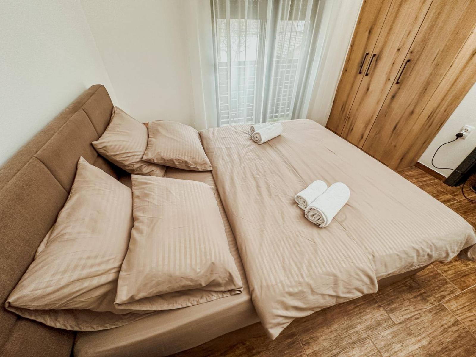 Kiko Apartmani Lux 兹雷尼亚宁 外观 照片